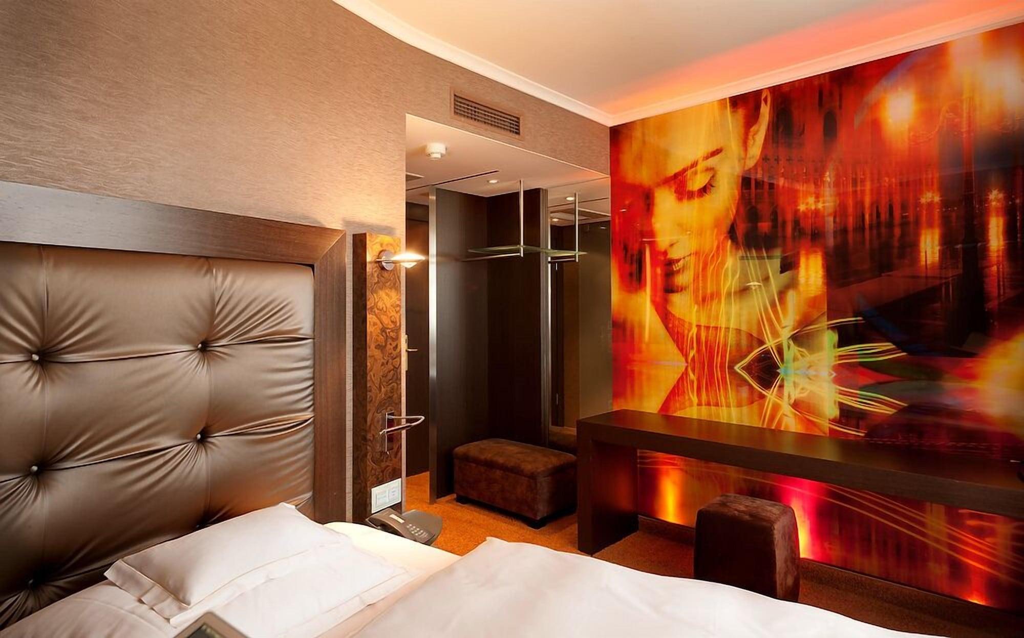 Savoy Hotel โคโลญ ภายนอก รูปภาพ